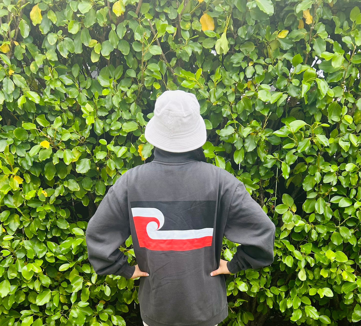 TINO RANGATIRATANGA GLOW & THE DARK HALF ZIP CREW